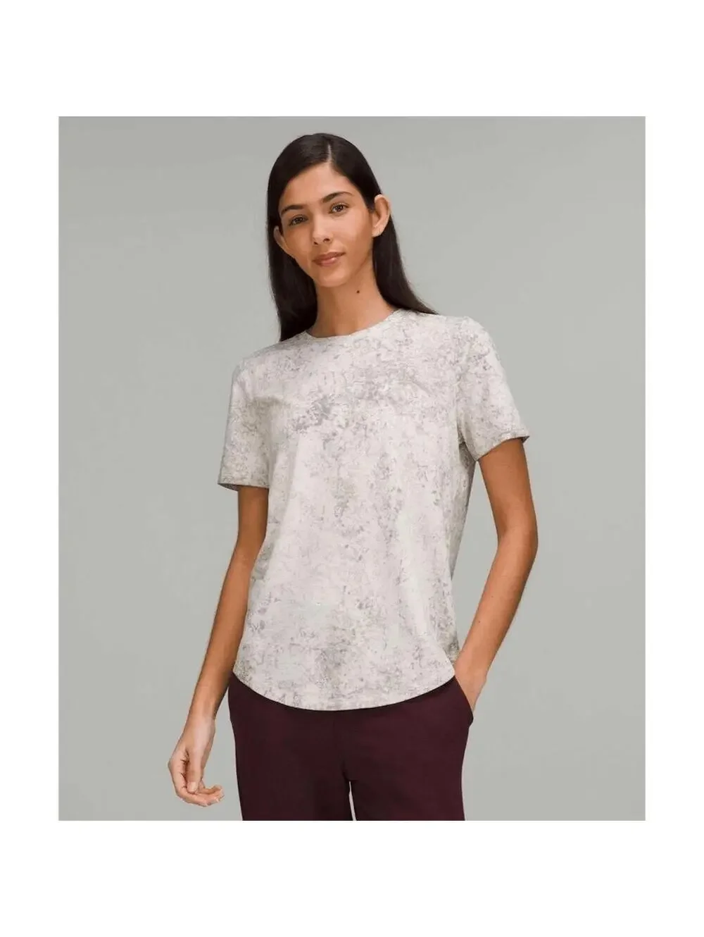 Lululemon Size 6 White Crew Neck T-Shirt Short Sleeve Casual